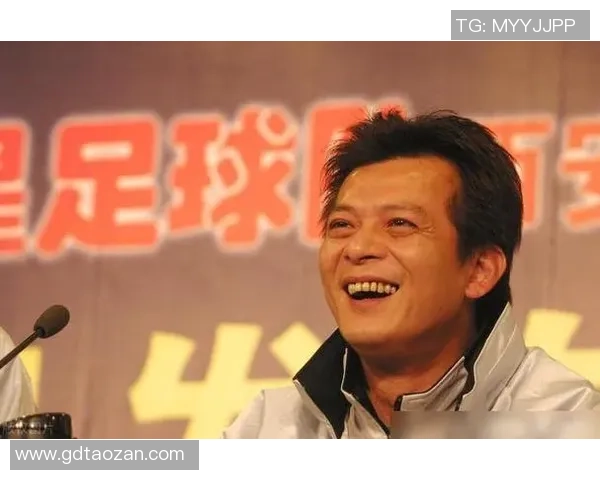 苗侨伟足球明星队成员的精彩表现与背后的故事揭秘