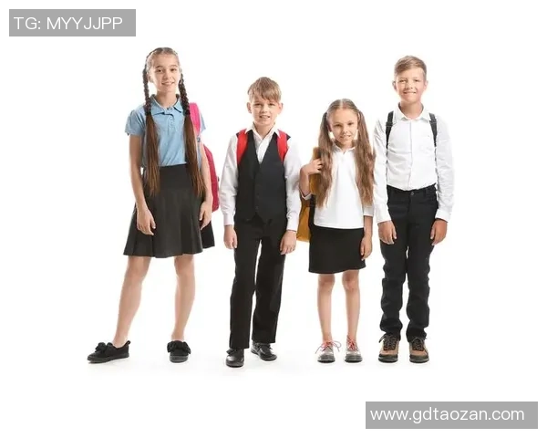 足球明星亲密互动瞬间揭秘他们的可爱摸头视频素材合集 足球明星亲密互动瞬间揭秘他们的可爱摸头视频素材合集