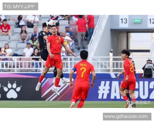 重庆足球队在冠军赛中的默契配合展现出强大团队实力与战术执行力